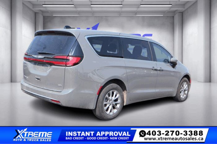 2023 Chrysler Pacifica Touring L AWD   - NO FEES! HAIL SALE - Image 5